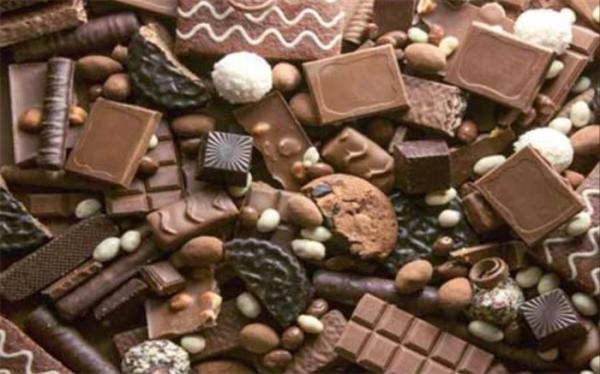 آیا خوردن شکلات باعث جوش زدن می شود؟ آیا خوردن شکلات باعث جوش زدن می گردد؟