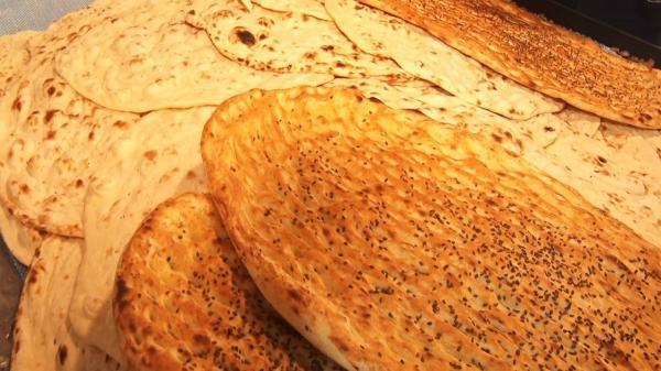 کارآفرینی یک بانوی روستایی با پخت نان کارآفرینی یک بانوی روستایی با پخت نان