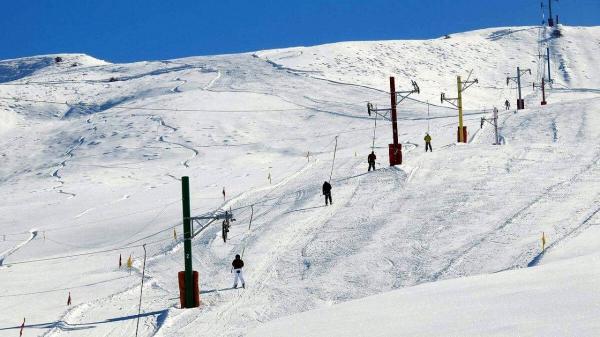 گلایه گردشگران و کارکنان از تخریب پیست اسکی خور گلایه گردشگران و کارکنان از تخریب پیست اسکی خور