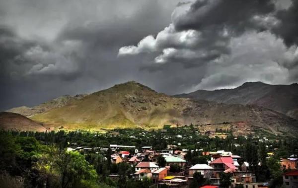 سیاحت در کوچه باغ های زیباترین روستای مرکز